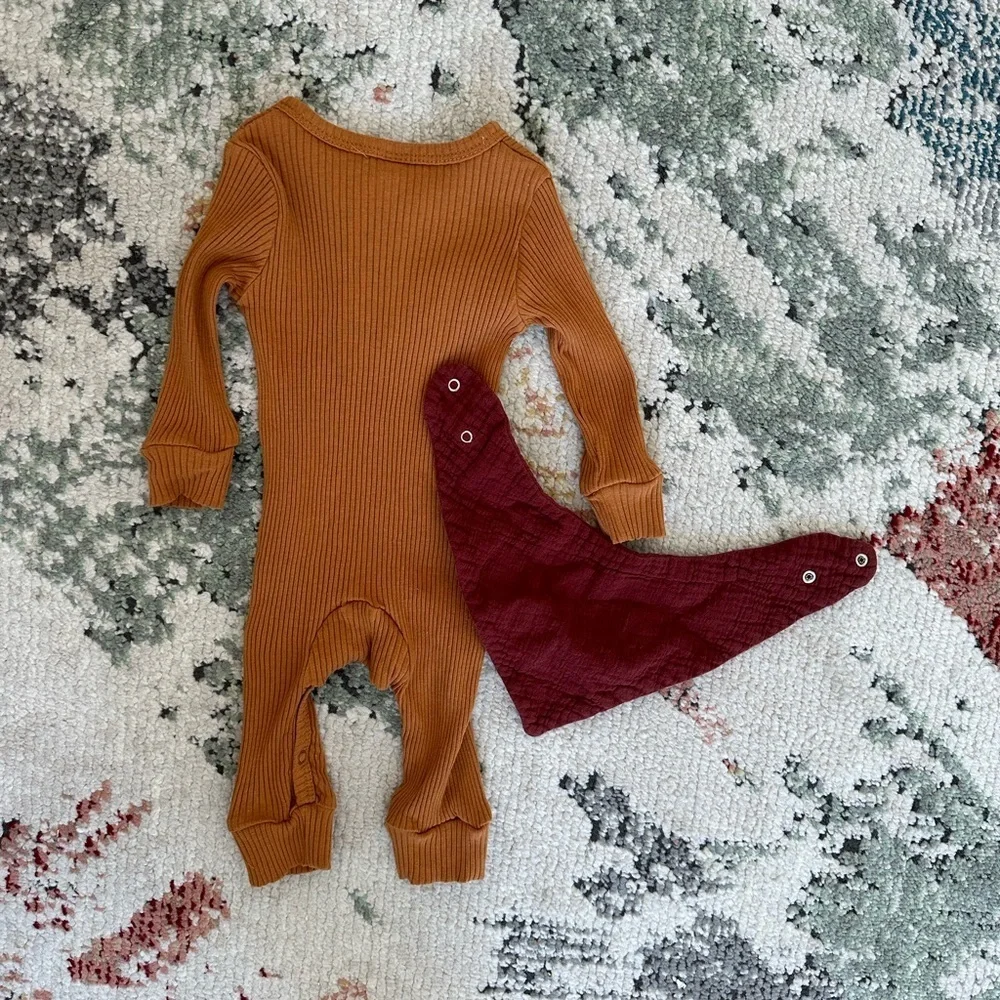 Boutique 3-6M Baby Boy Ribbed Knit Rustic Brown One Piece & Muslin Cotton Bib